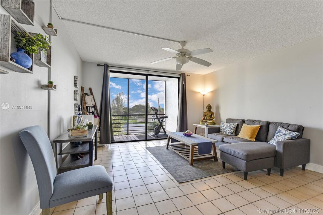 Recently Sold: $134,900 (1 beds, 1 baths, 696 Square Feet)