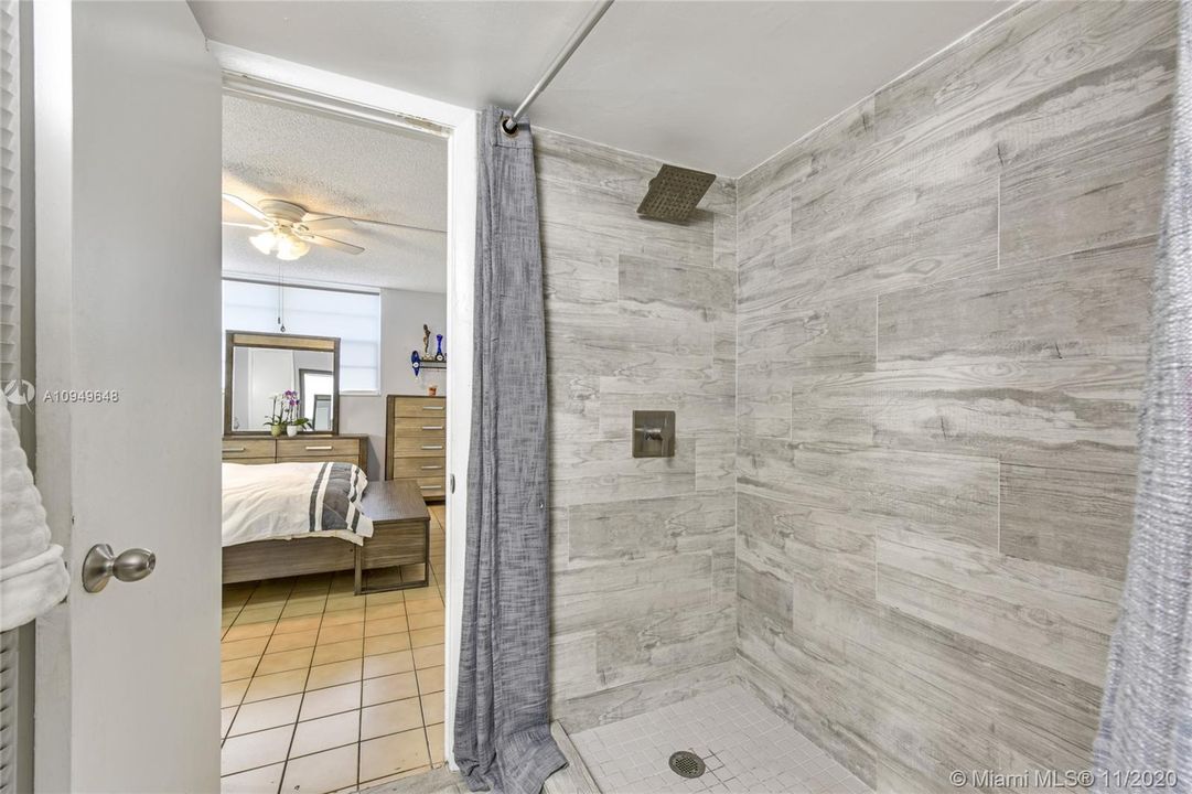 Recently Sold: $134,900 (1 beds, 1 baths, 696 Square Feet)