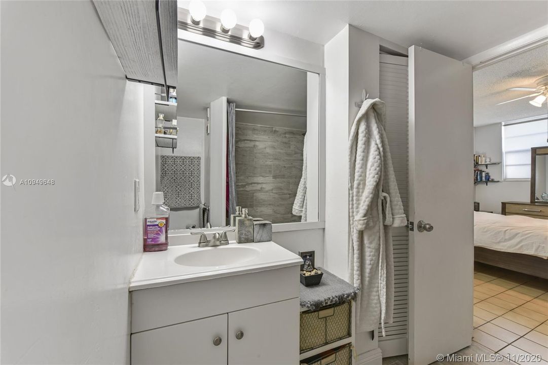 Recently Sold: $134,900 (1 beds, 1 baths, 696 Square Feet)