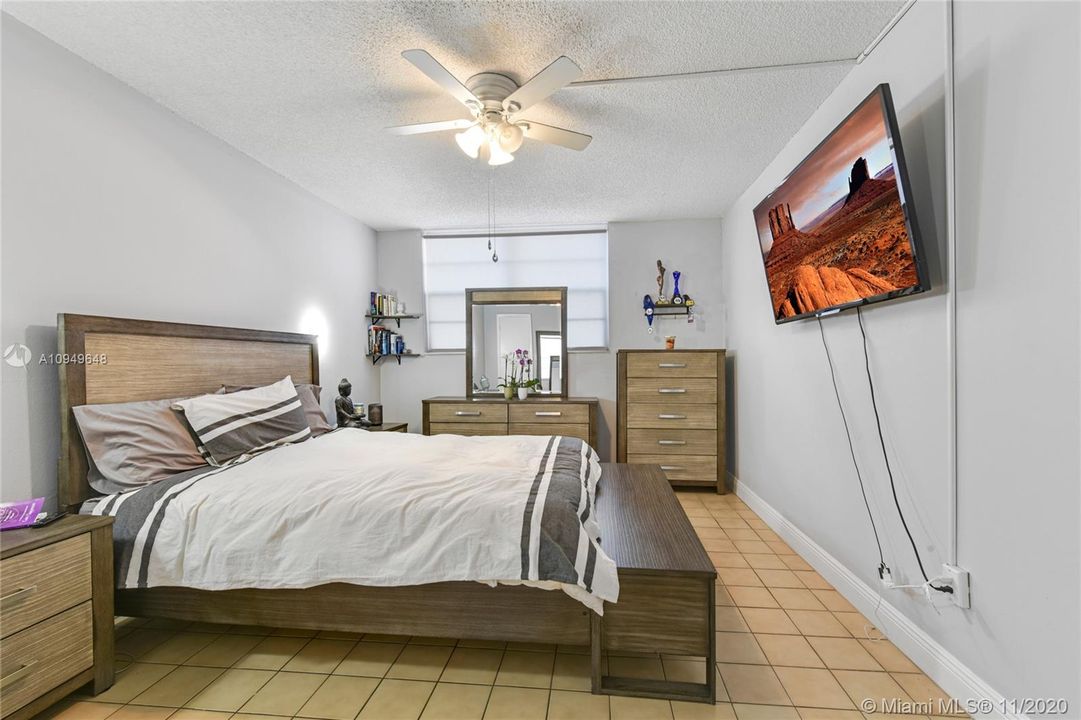 Recently Sold: $134,900 (1 beds, 1 baths, 696 Square Feet)