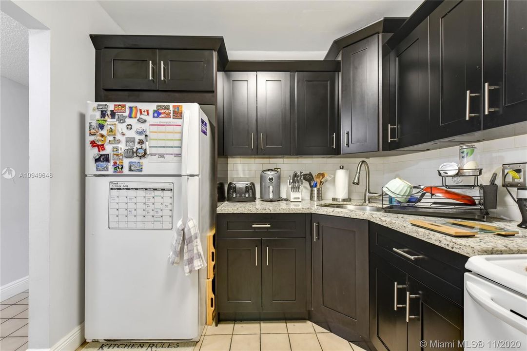 Recently Sold: $134,900 (1 beds, 1 baths, 696 Square Feet)