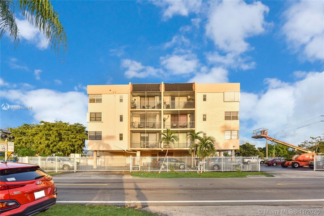 Recently Sold: $134,900 (1 beds, 1 baths, 696 Square Feet)