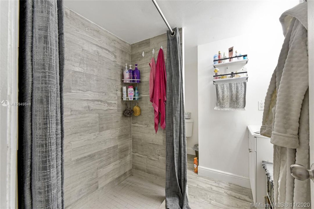 Recently Sold: $134,900 (1 beds, 1 baths, 696 Square Feet)