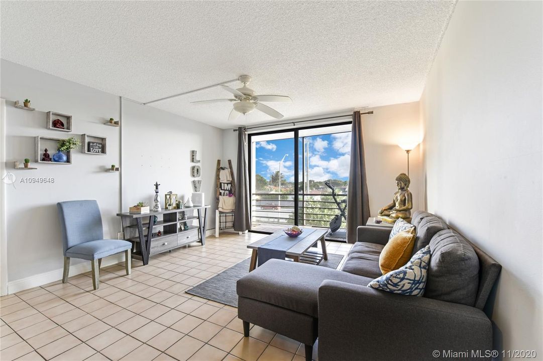 Recently Sold: $134,900 (1 beds, 1 baths, 696 Square Feet)