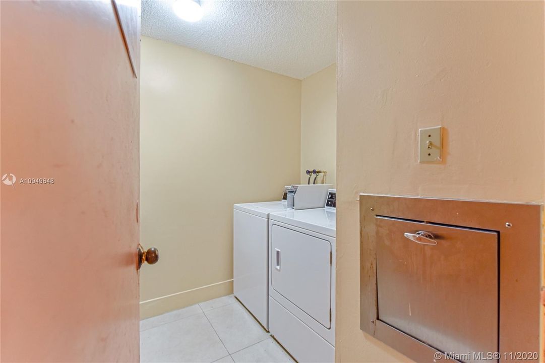 Recently Sold: $134,900 (1 beds, 1 baths, 696 Square Feet)