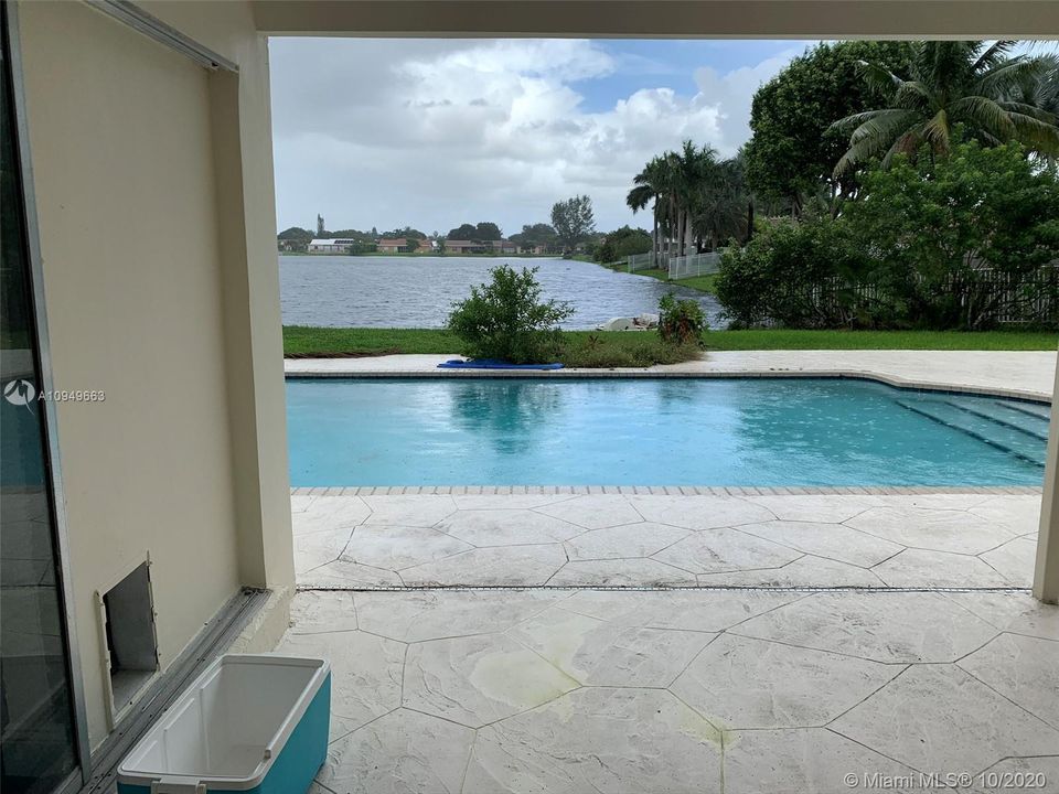 Recientemente alquilado: $3,400 (5 camas, 2 baños, 2467 Pies cuadrados)