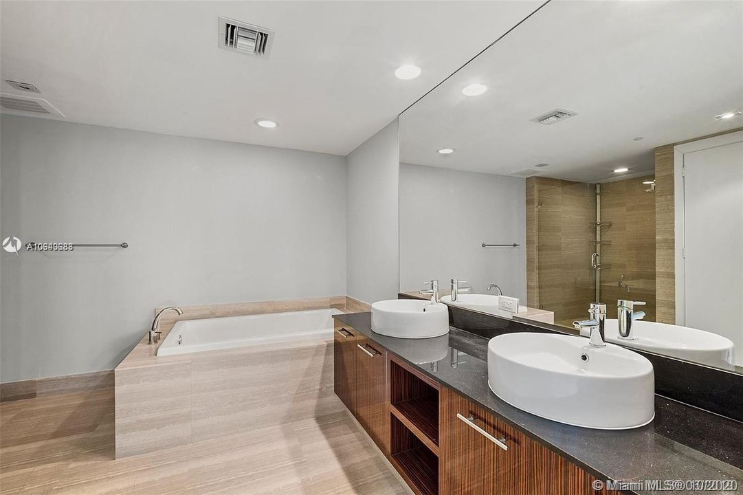 Recently Sold: $1,697,000 (4 beds, 4 baths, 3163 Square Feet)