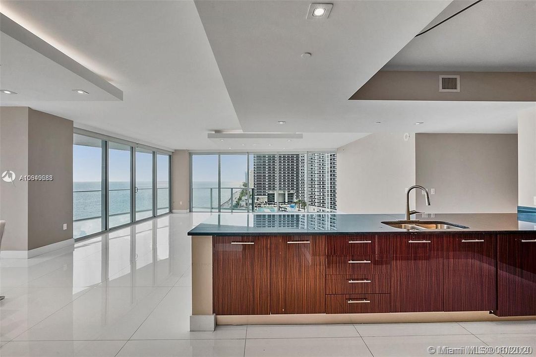 Recently Sold: $1,697,000 (4 beds, 4 baths, 3163 Square Feet)