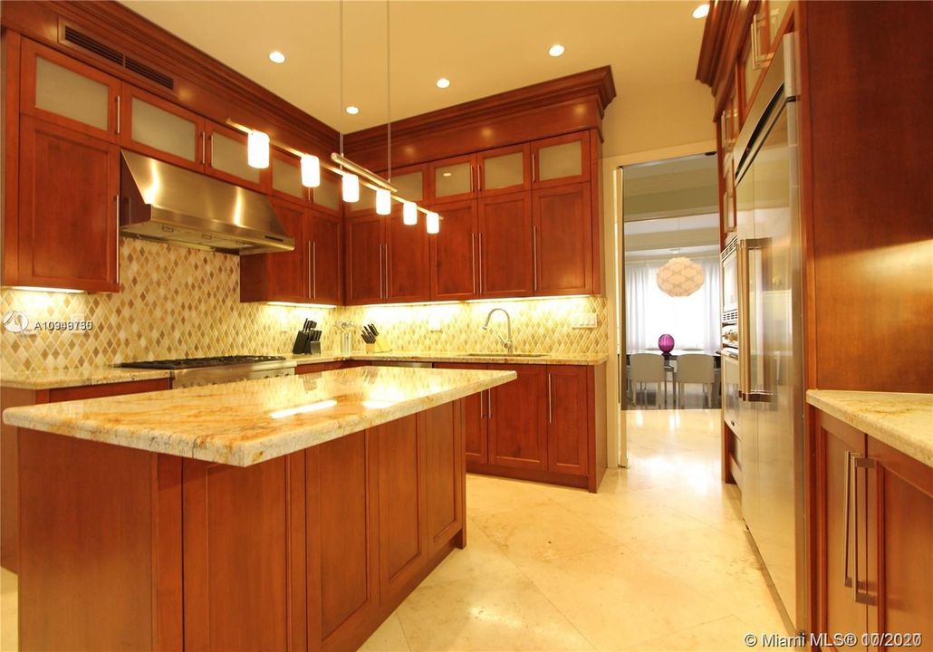 Recently Rented: $16,000 (6 beds, 7 baths, 4254 Square Feet)