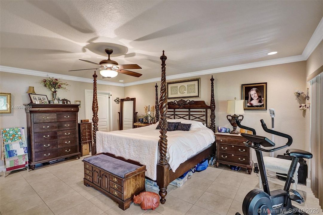 Recently Sold: $293,999 (2 beds, 2 baths, 1698 Square Feet)