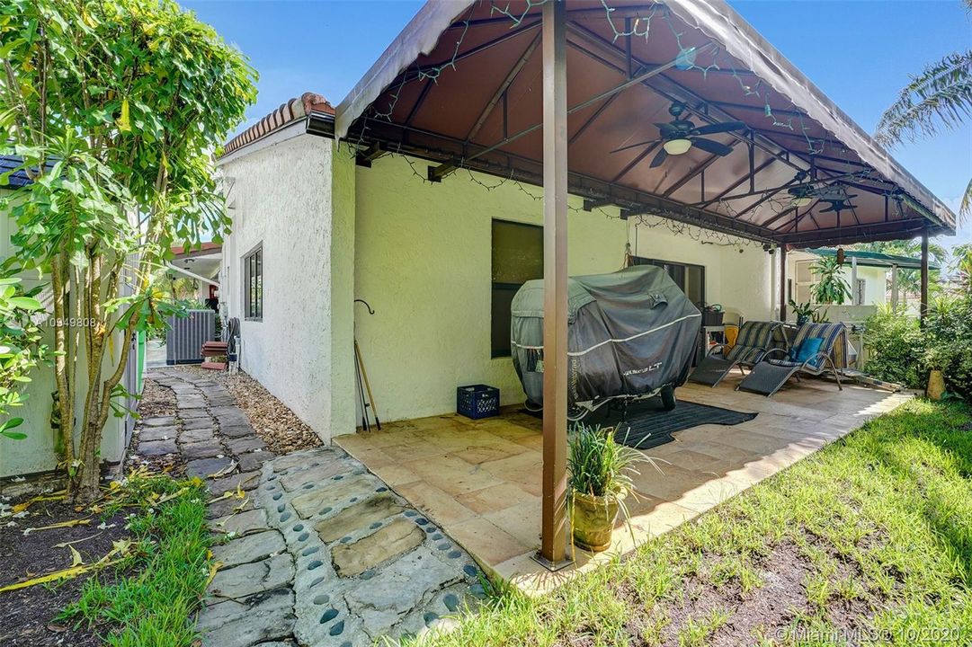 Recently Sold: $293,999 (2 beds, 2 baths, 1698 Square Feet)