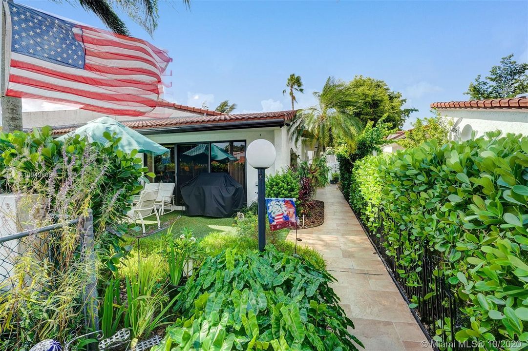 Recently Sold: $293,999 (2 beds, 2 baths, 1698 Square Feet)