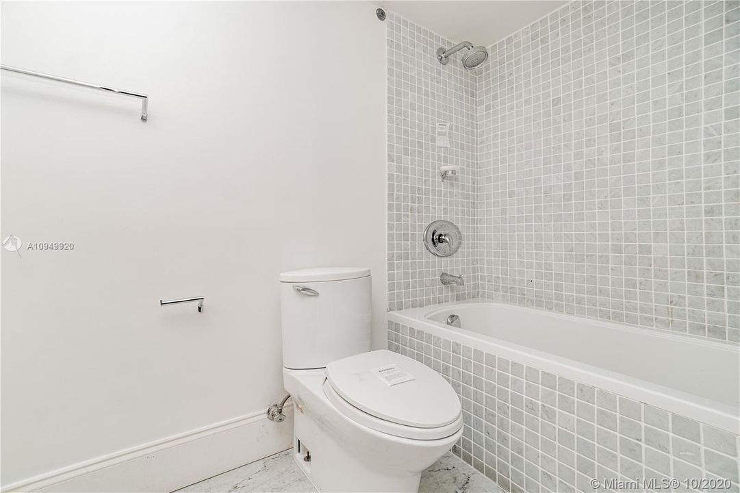 Vendido Recientemente: $1,650,000 (6 camas, 6 baños, 5656 Pies cuadrados)