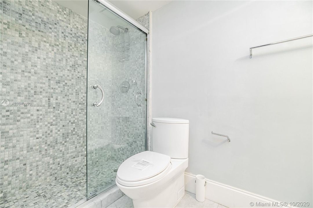 Vendido Recientemente: $1,650,000 (6 camas, 6 baños, 5656 Pies cuadrados)