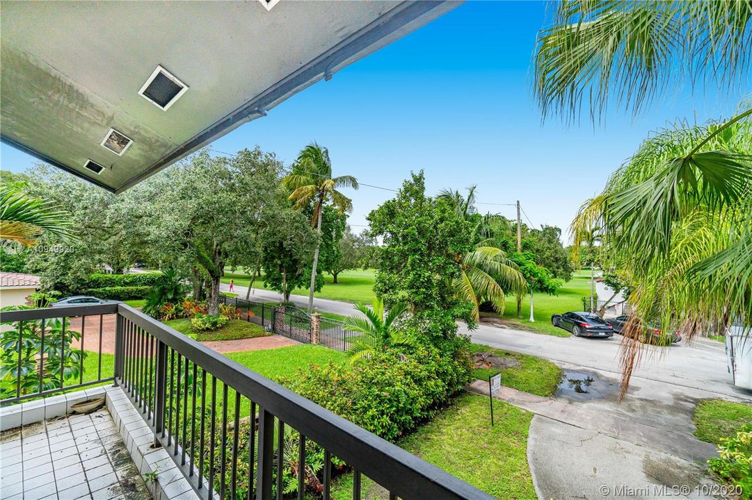 Vendido Recientemente: $1,650,000 (6 camas, 6 baños, 5656 Pies cuadrados)