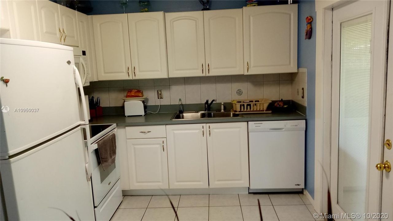 Vendido Recientemente: $194,900 (3 camas, 2 baños, 998 Pies cuadrados)