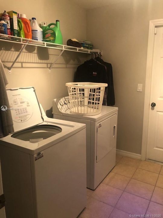 Vendido Recientemente: $210,000 (3 camas, 2 baños, 1417 Pies cuadrados)