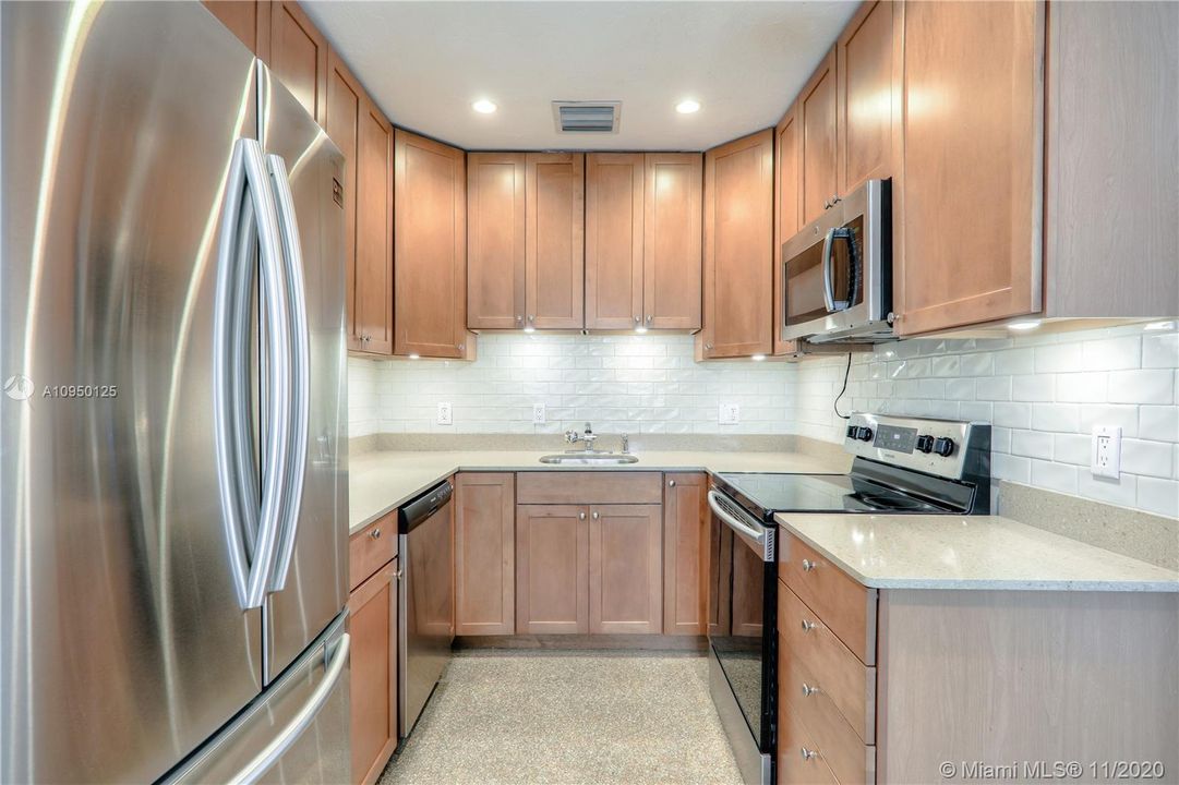 Недавно продано: $299,900 (2 спален, 1 ванн, 816 Квадратных фут)