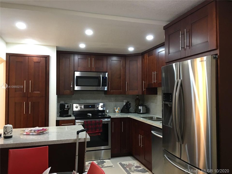 Recently Sold: $225,000 (2 beds, 2 baths, 1050 Square Feet)