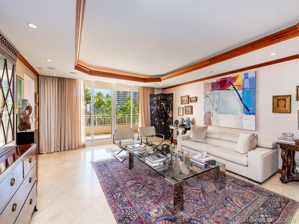 Recently Sold: $3,200,000 (4 beds, 5 baths, 3581 Square Feet)