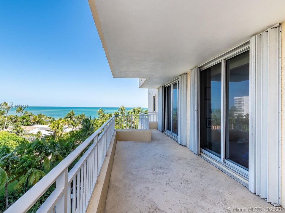 Recently Sold: $3,200,000 (4 beds, 5 baths, 3581 Square Feet)