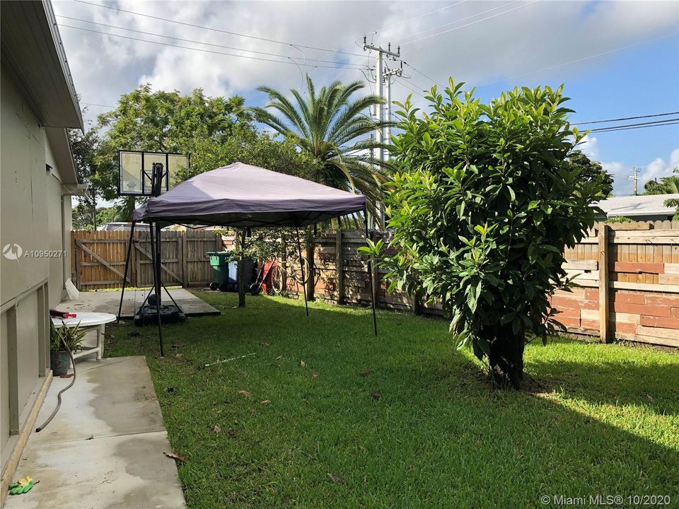 Recientemente alquilado: $2,200 (3 camas, 2 baños, 1450 Pies cuadrados)