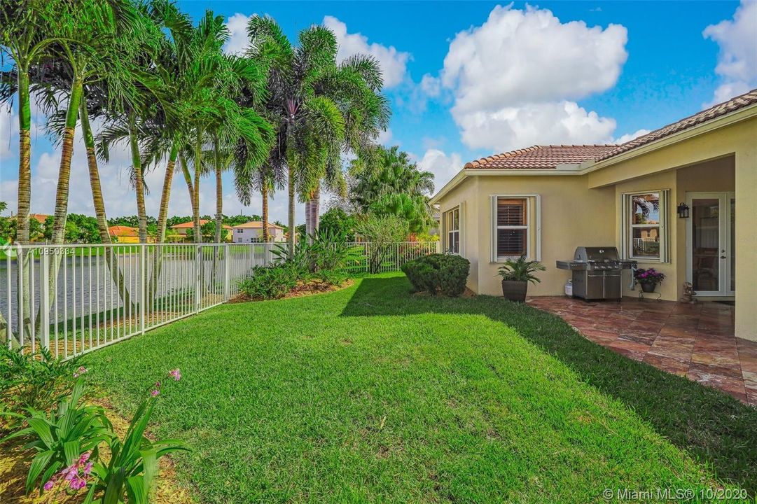 Recently Sold: $649,000 (4 beds, 3 baths, 2476 Square Feet)