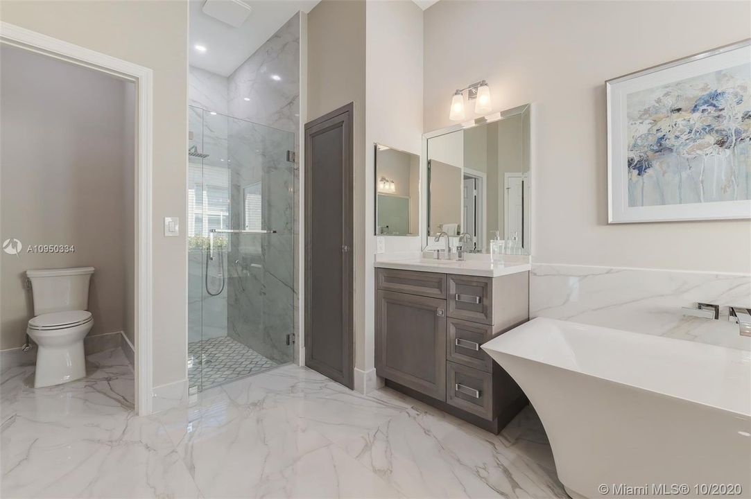 最近售出: $649,000 (4 贝兹, 3 浴室, 2476 平方英尺)