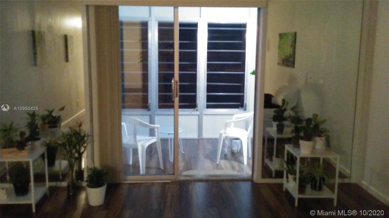 Vendido Recientemente: $57,500 (1 camas, 1 baños, 680 Pies cuadrados)