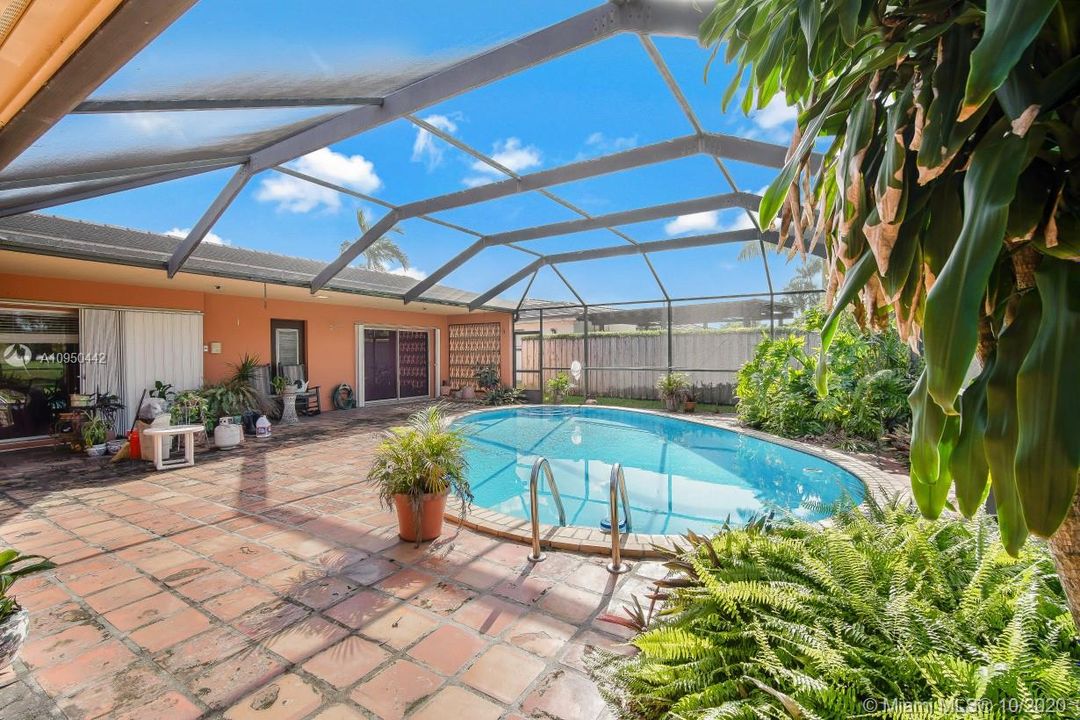 Recently Sold: $425,000 (3 beds, 2 baths, 1868 Square Feet)