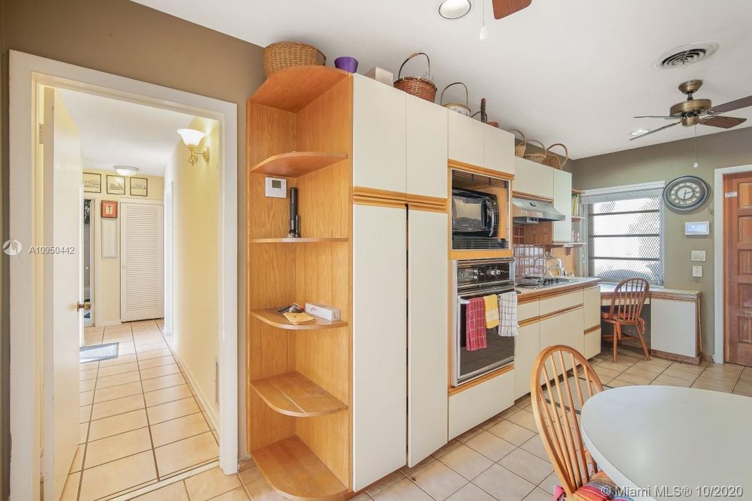 Recently Sold: $425,000 (3 beds, 2 baths, 1868 Square Feet)
