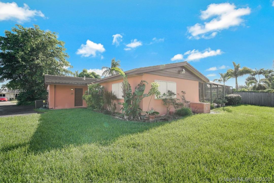 Recently Sold: $425,000 (3 beds, 2 baths, 1868 Square Feet)