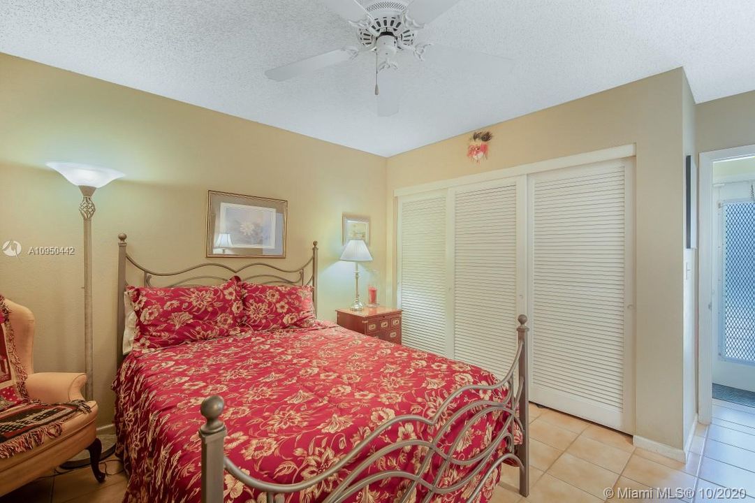 Recently Sold: $425,000 (3 beds, 2 baths, 1868 Square Feet)