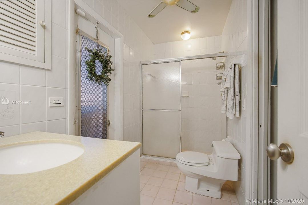 Recently Sold: $425,000 (3 beds, 2 baths, 1868 Square Feet)