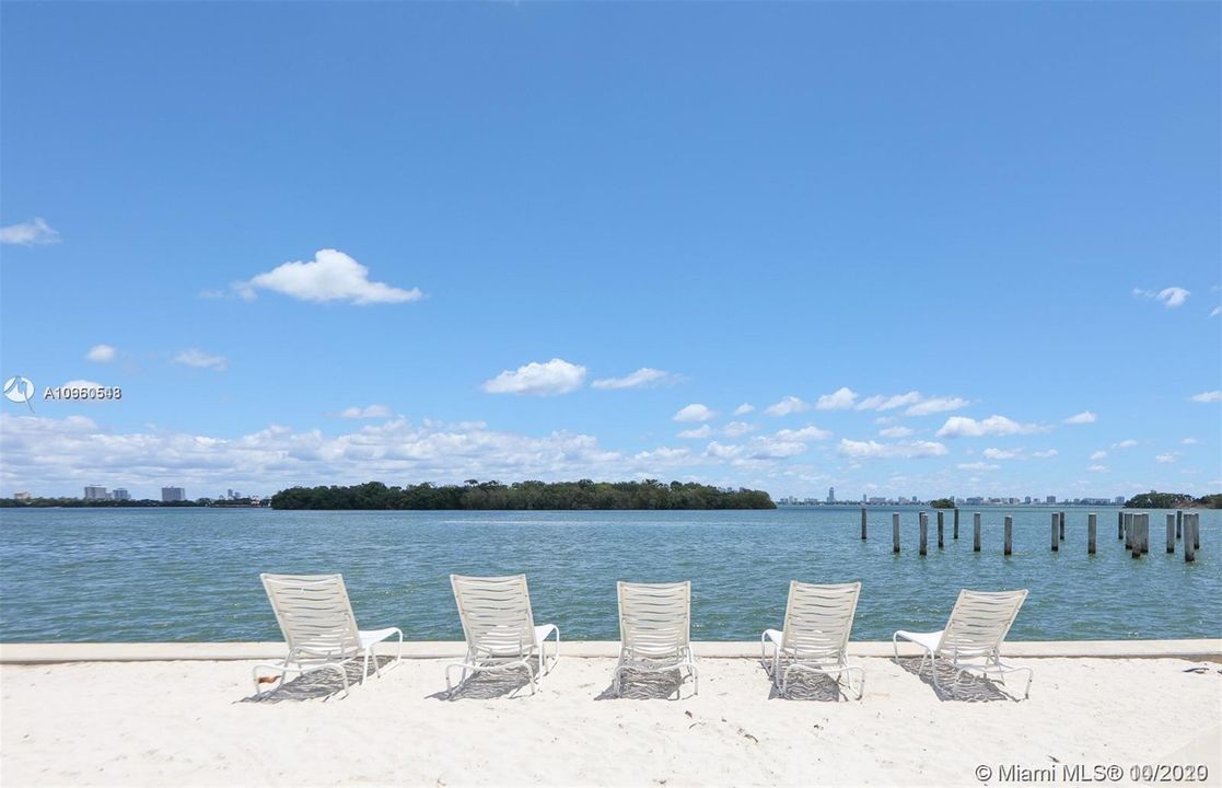 Recently Rented: $2,900 (2 beds, 2 baths, 1089 Square Feet)