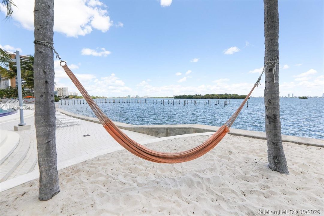 Recently Rented: $2,900 (2 beds, 2 baths, 1089 Square Feet)