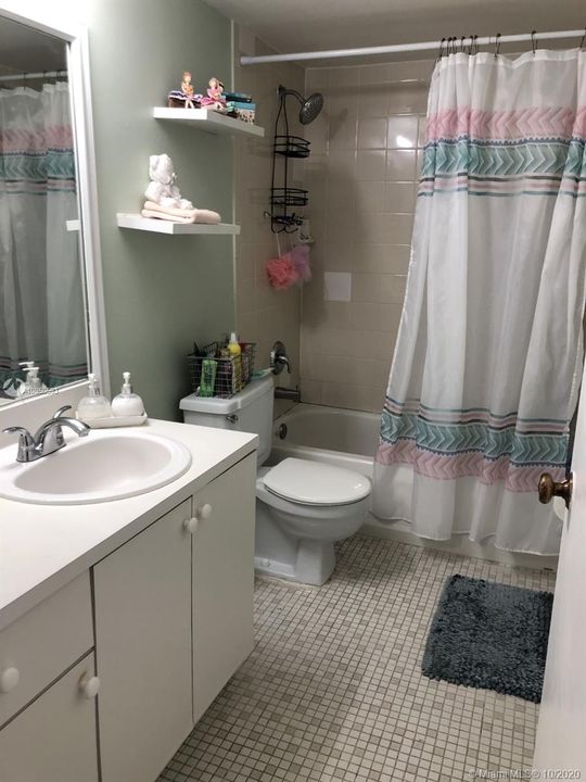 2ND BATHROOM