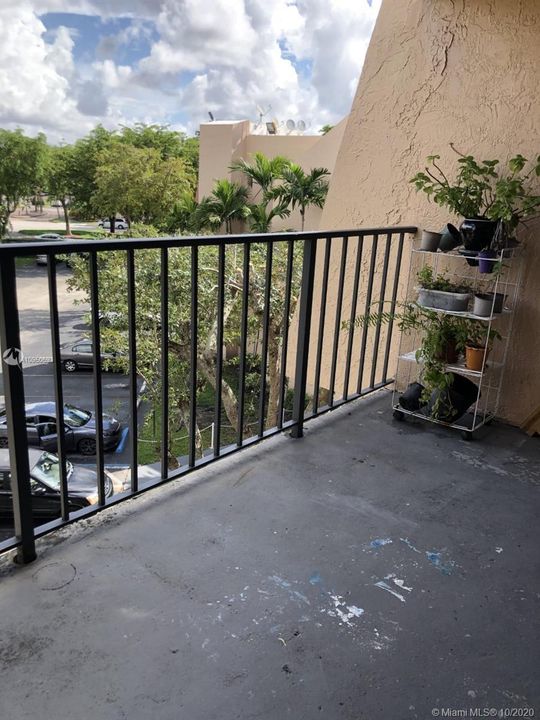 BALCONY