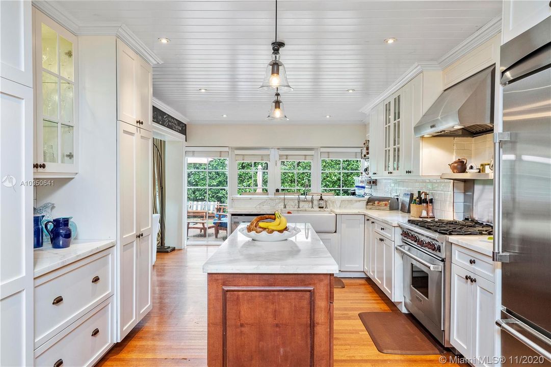 Vendido Recientemente: $949,000 (4 camas, 3 baños, 0 Pies cuadrados)