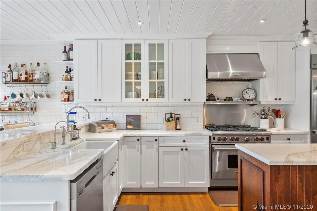 Vendido Recientemente: $949,000 (4 camas, 3 baños, 0 Pies cuadrados)