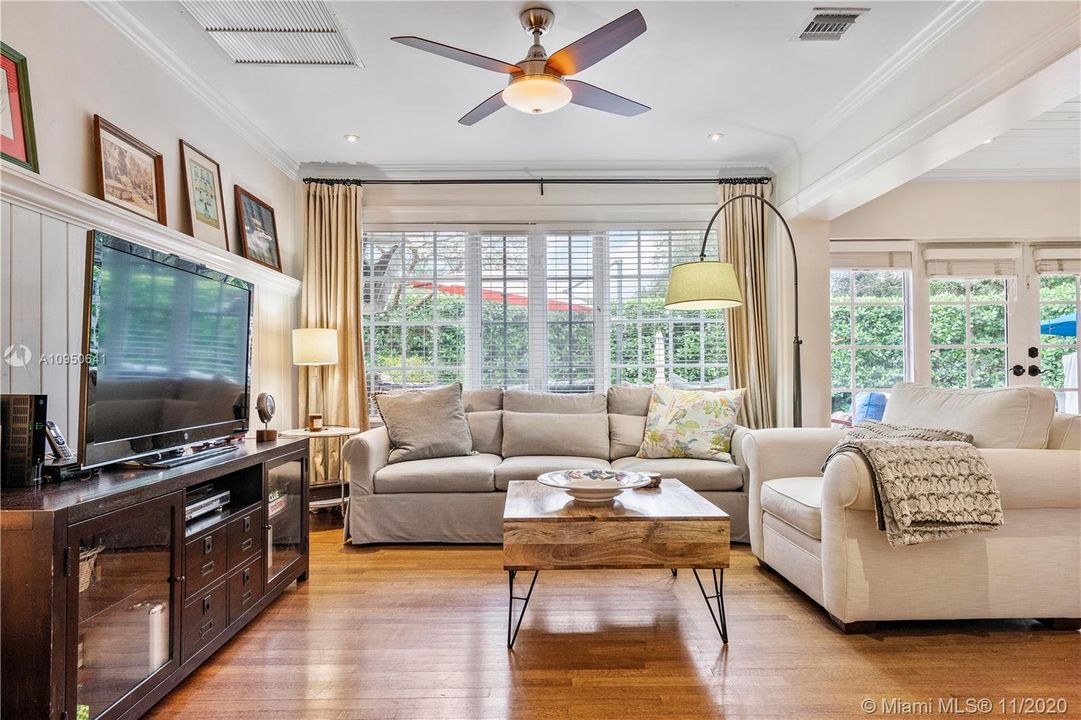 Vendido Recientemente: $949,000 (4 camas, 3 baños, 0 Pies cuadrados)
