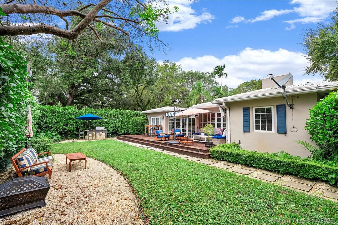 Vendido Recientemente: $949,000 (4 camas, 3 baños, 0 Pies cuadrados)