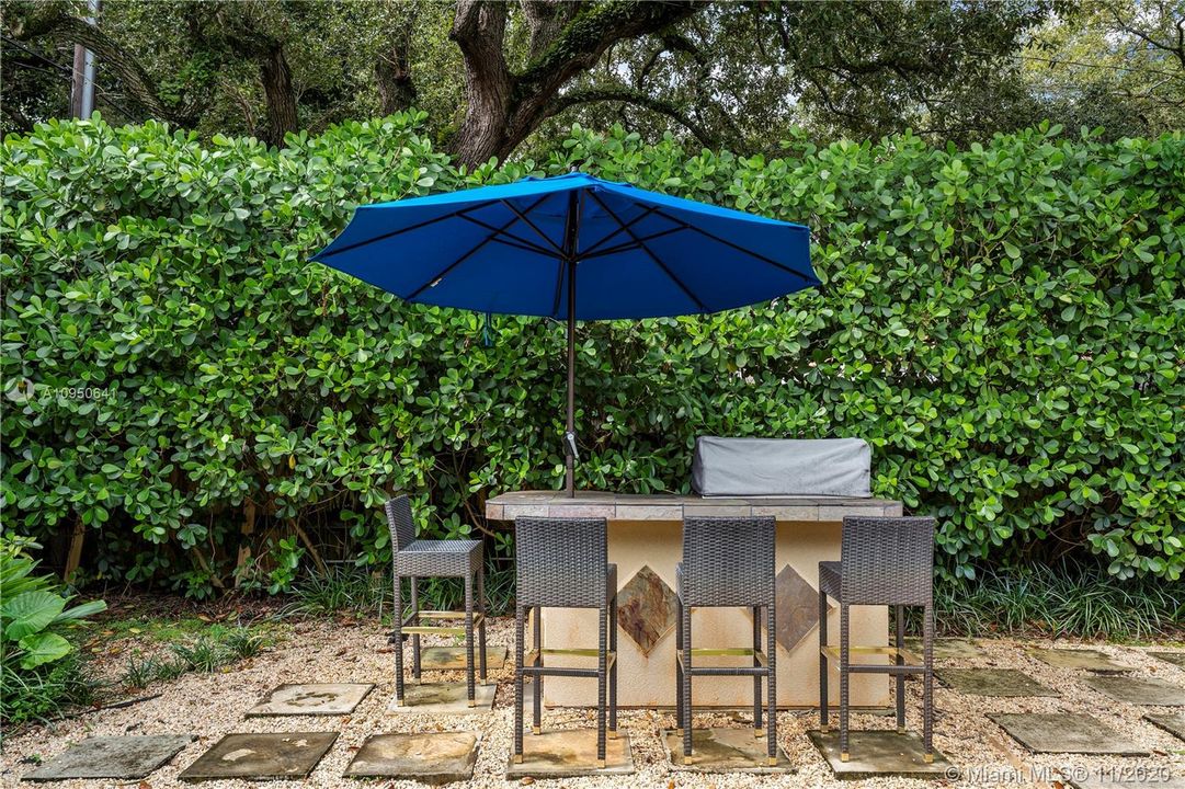 Vendido Recientemente: $949,000 (4 camas, 3 baños, 0 Pies cuadrados)