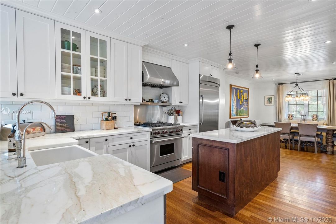 Vendido Recientemente: $949,000 (4 camas, 3 baños, 0 Pies cuadrados)