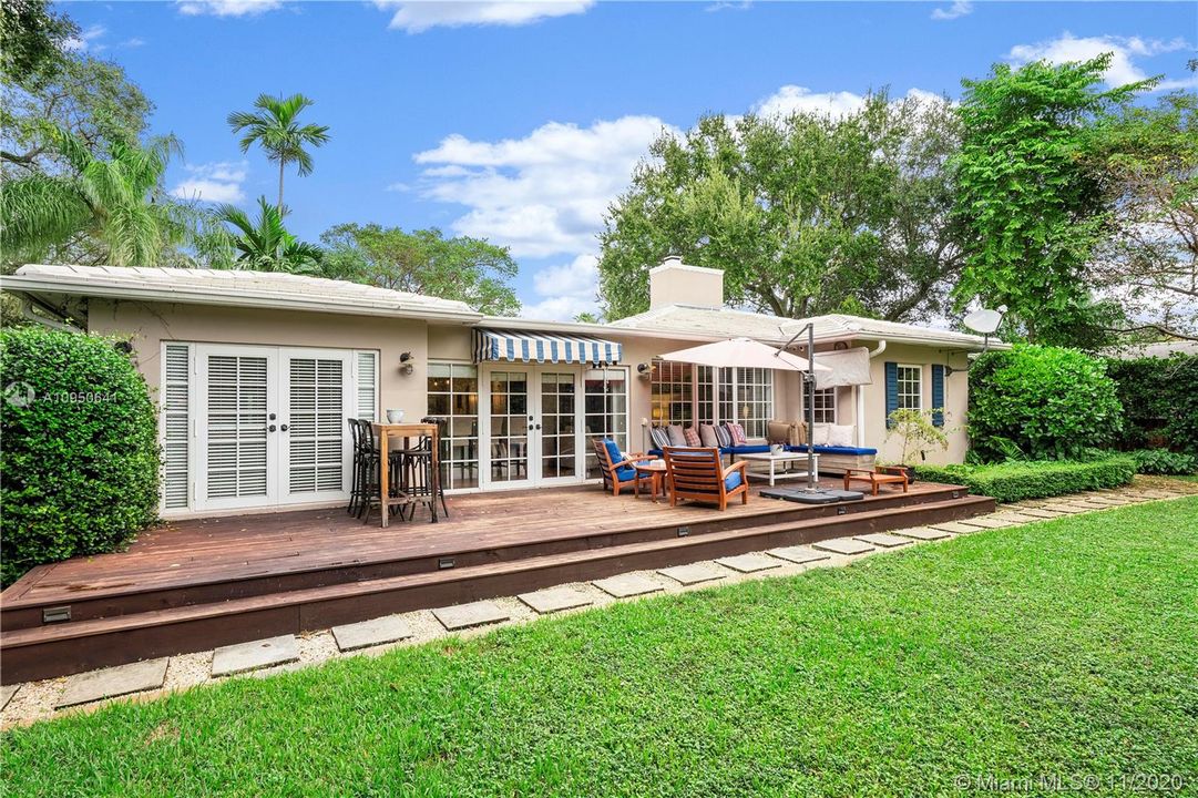 Vendido Recientemente: $949,000 (4 camas, 3 baños, 0 Pies cuadrados)