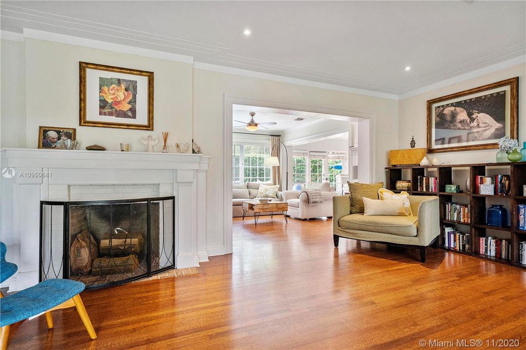 Vendido Recientemente: $949,000 (4 camas, 3 baños, 0 Pies cuadrados)