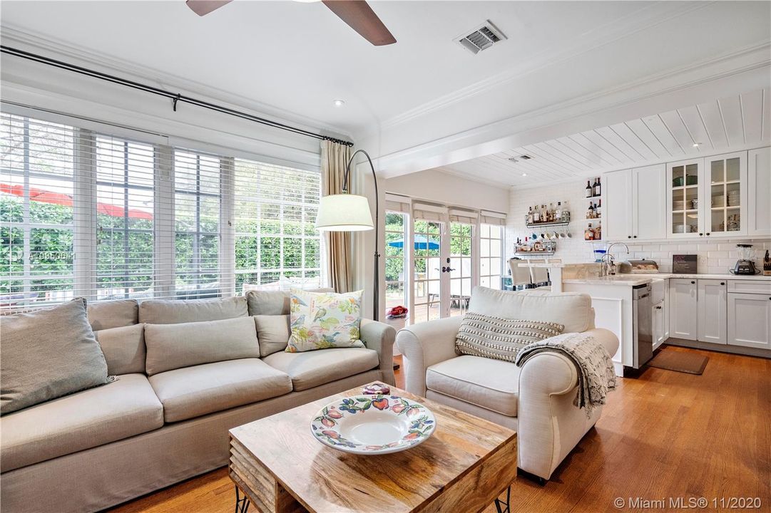Vendido Recientemente: $949,000 (4 camas, 3 baños, 0 Pies cuadrados)