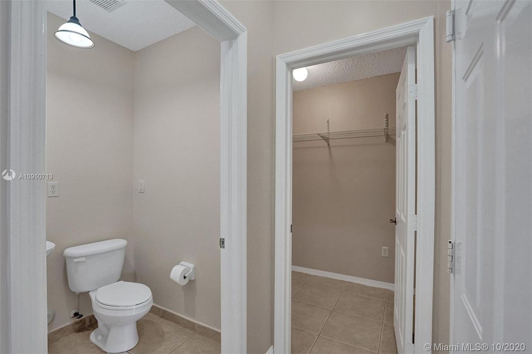 Недавно продано: $199,000 (4 спален, 2 ванн, 1846 Квадратных фут)