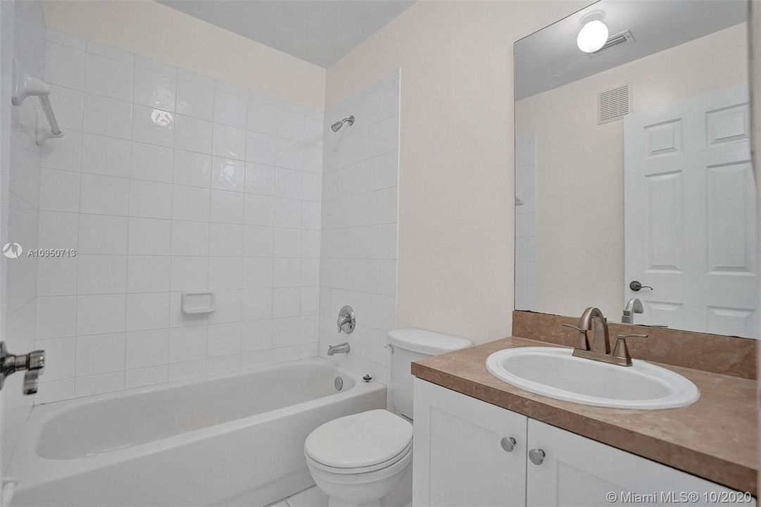 Недавно продано: $199,000 (4 спален, 2 ванн, 1846 Квадратных фут)