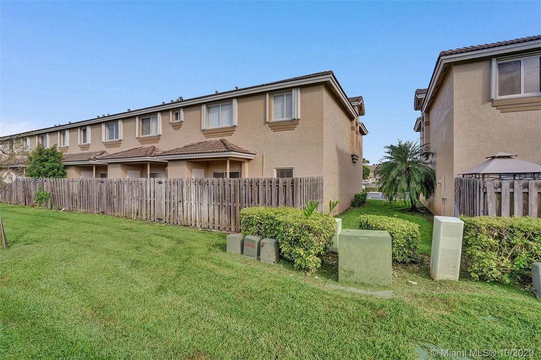 Недавно продано: $199,000 (4 спален, 2 ванн, 1846 Квадратных фут)